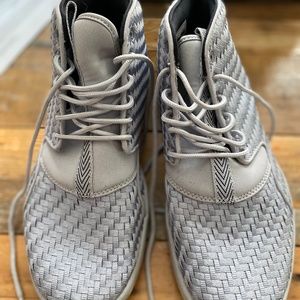 Light grey Jordan high tops, woven detail, 7.5
